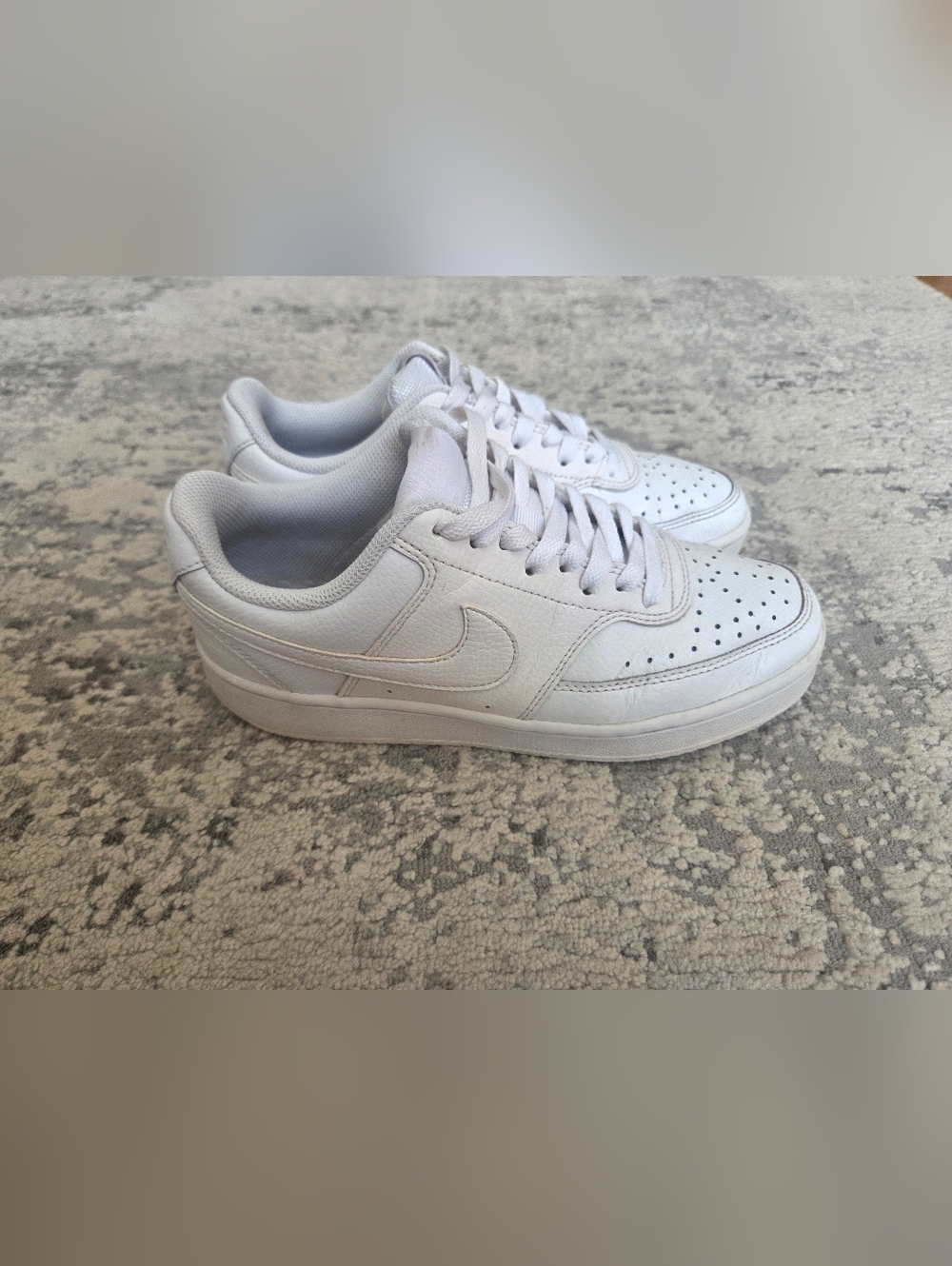 Nike White Low-Top Sneakers - Classic Swoosh